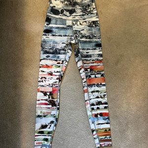 LULULEMON leggings size 4 Abstract print athletic